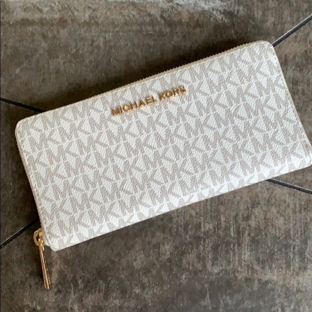 MICHAEL KORS LG ZA CONTINENTAL VANILLA WALLET - Picture 2 of 16